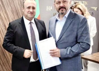 Д-р Иванов подписа 4 договора за ремонти на улици и пътища на стойност над 12 млн. лв.