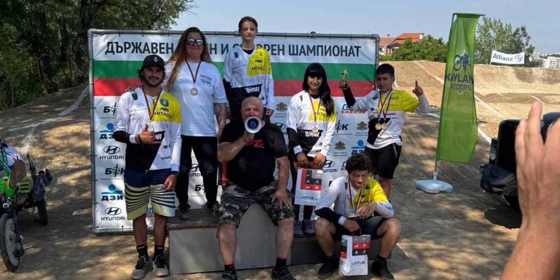 “Летящ” колоездачен екип с тайна мисия