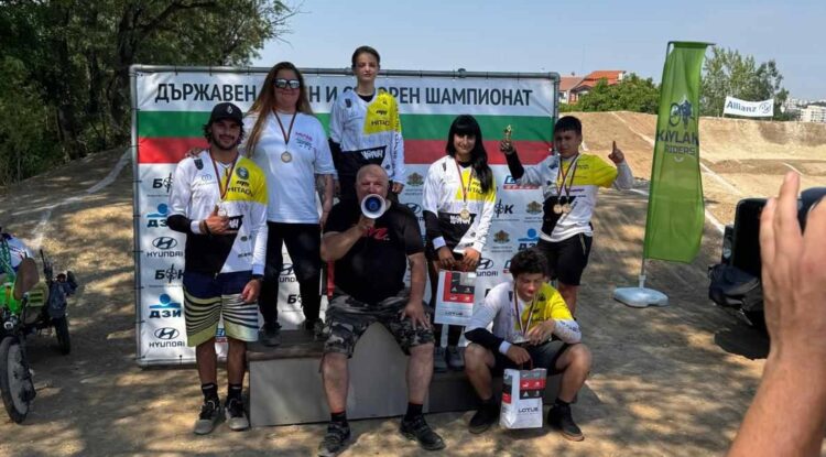 “Летящ” колоездачен екип с тайна мисия