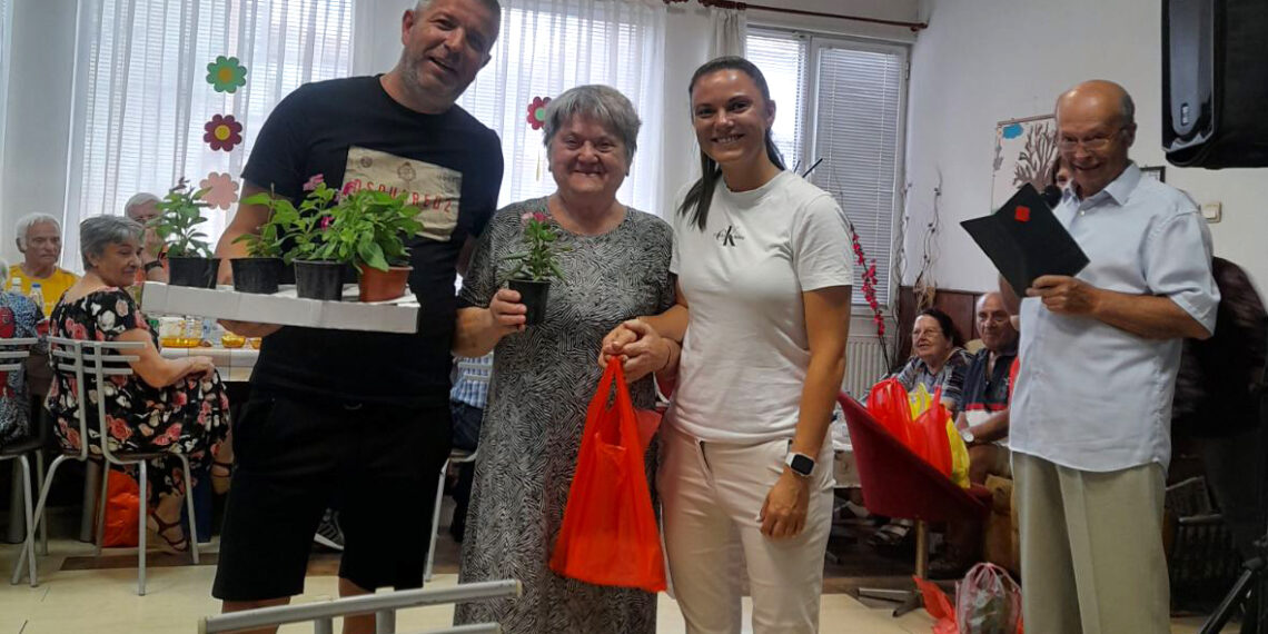 Празнична вечер в ПК  “Васил Левски” събра рожденици, юбиляри и приятели