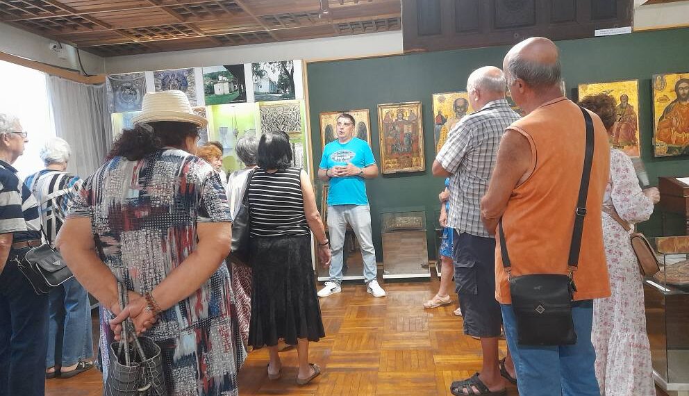 Пенсионерите от клуб “Васил Левски” с почит към своя патрон