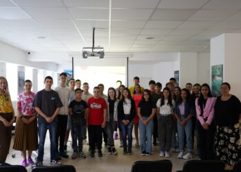 Открит урок по английски език в ПГМЕТ се превърна в телевизионно шоу с послание