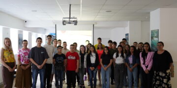 Открит урок по английски език в ПГМЕТ се превърна в телевизионно шоу с послание