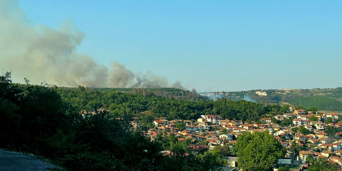 Двама севлиевски пожарникари участваха в гасенето край Арбанаси