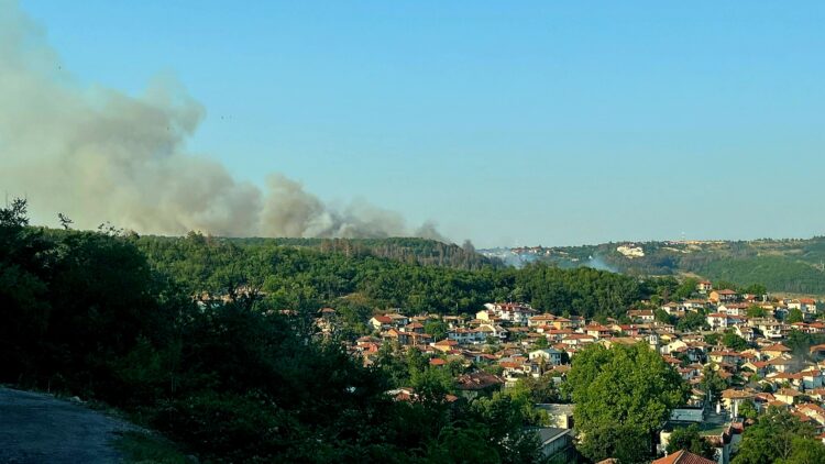 Двама севлиевски пожарникари участваха в гасенето край Арбанаси