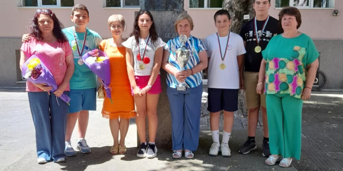 Шестокласници от ОУ “Ст. Пешев” станаха национални шампиони по защита при бедствия