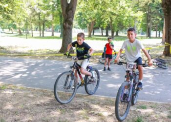 Парк “Черничките” стана арена на велонадпревара за деца