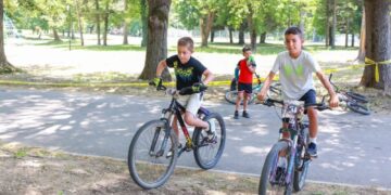 Парк “Черничките” стана арена на велонадпревара за деца