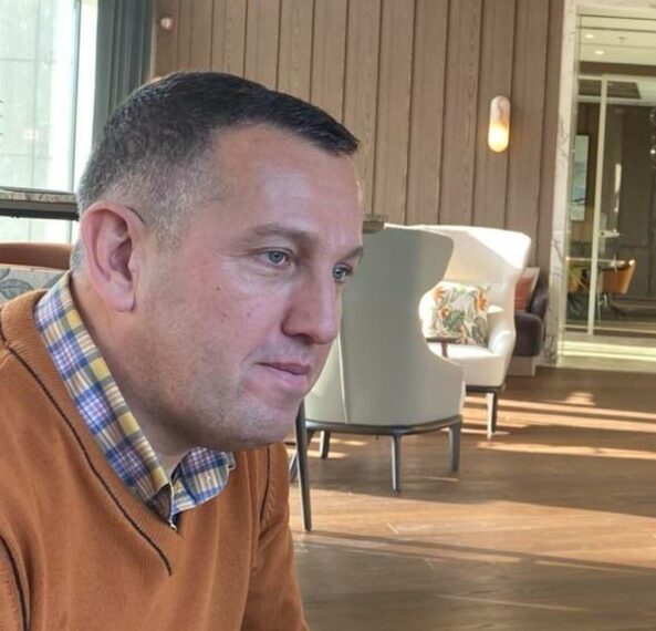 Демокрация на предела между борчески намерения и научна аналитичност