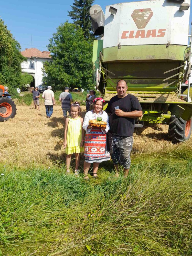 Жътвата започна с обред и надежда за богата реколта в ЗППК “Росица” – Севлиево