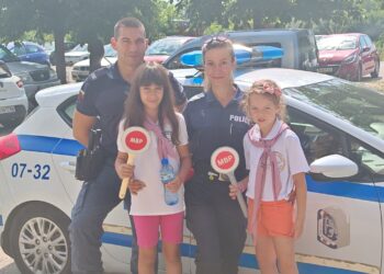 Малчугани се запознаха с професията на полицаите