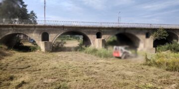 Гражданската инициатива: Да почистим реката, за да се случи и ремонта на моста на Колю Фичето