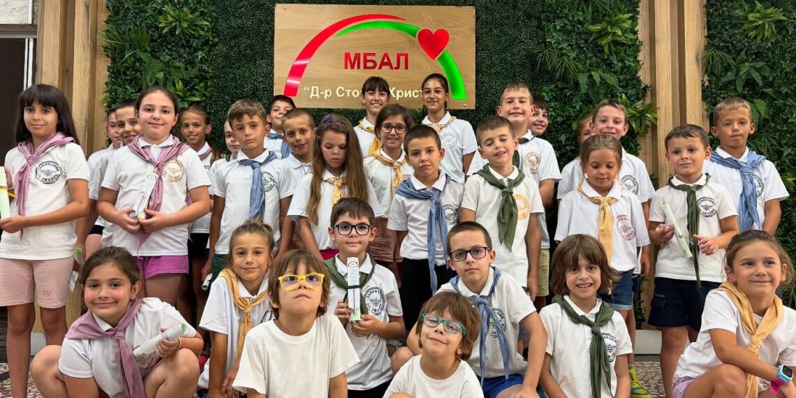 Малчуганите от “Занимания за знания” откриват Севлиево: гостуваха на болницата, Общината и читалището