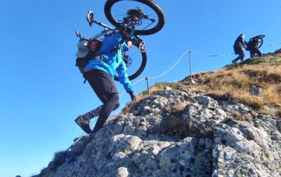 Да въртиш педалите по култовите чукари на Ком-Емине