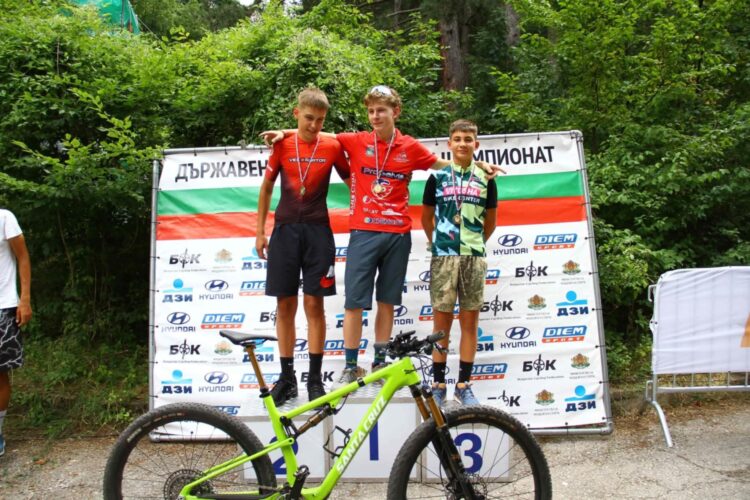 Шампионът Мишо Костадинов отново със злато, сребро за Сашо Иванов