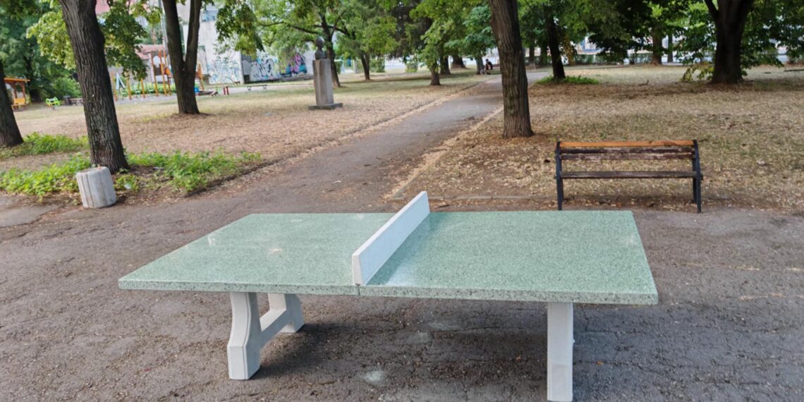 Четири нови тенис маси в парковете на Севлиево привличат деца и младежи