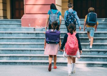 Държавна помощ от 300 лв. за училище: Как да я получите преди срока