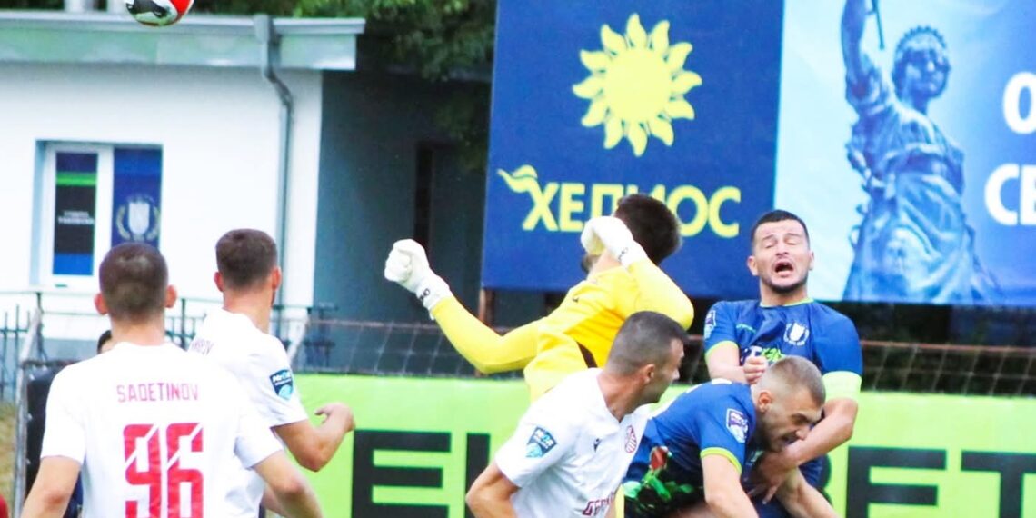 Равностойна игра с първия, но загуба с един гол