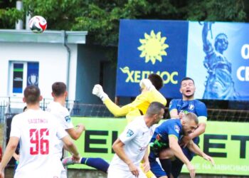 Равностойна игра с първия, но загуба с един гол