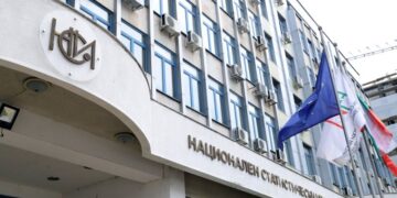 Работещите в област Габрово вече получават средно по 2008 лева на месец