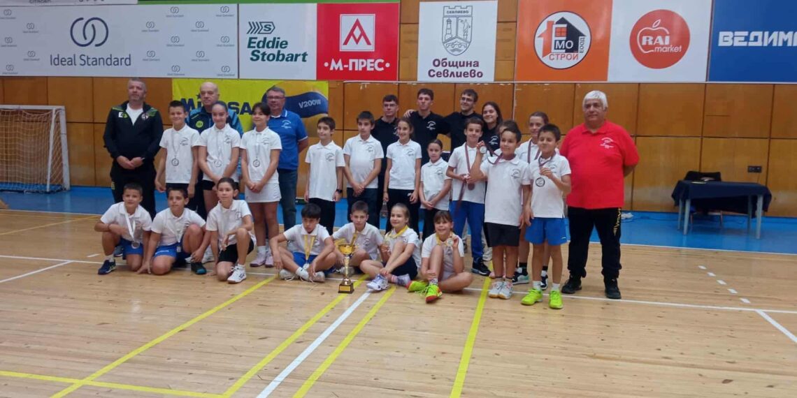 За 20-годишния си юбилей “Хоталич“ със сребро по бадминтон