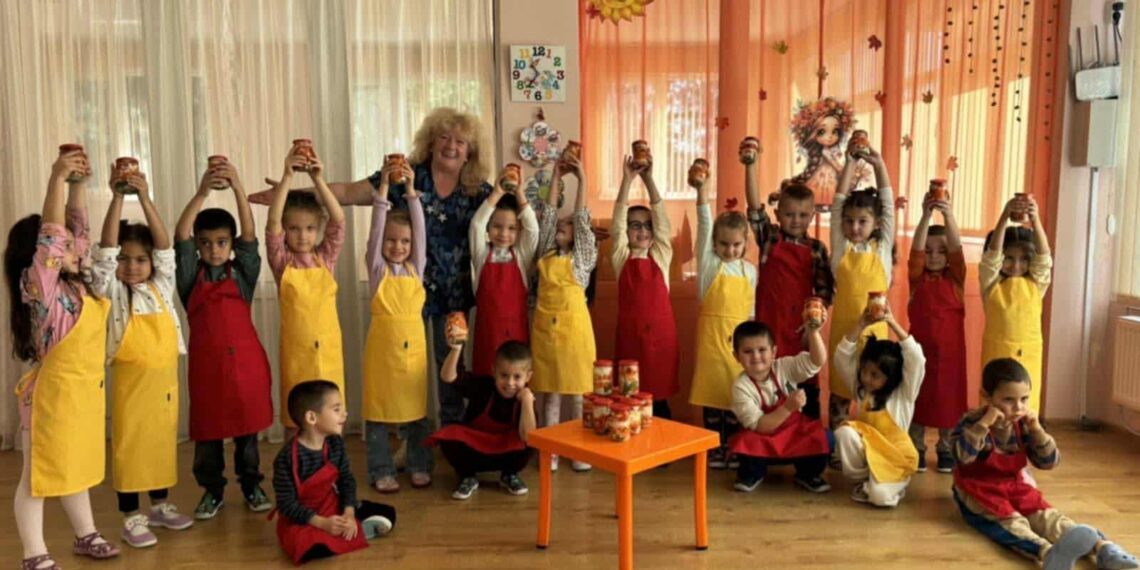 Вкусна туршия от детски ръчички