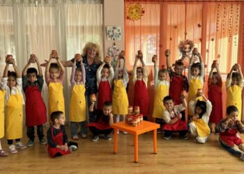 Вкусна туршия от детски ръчички