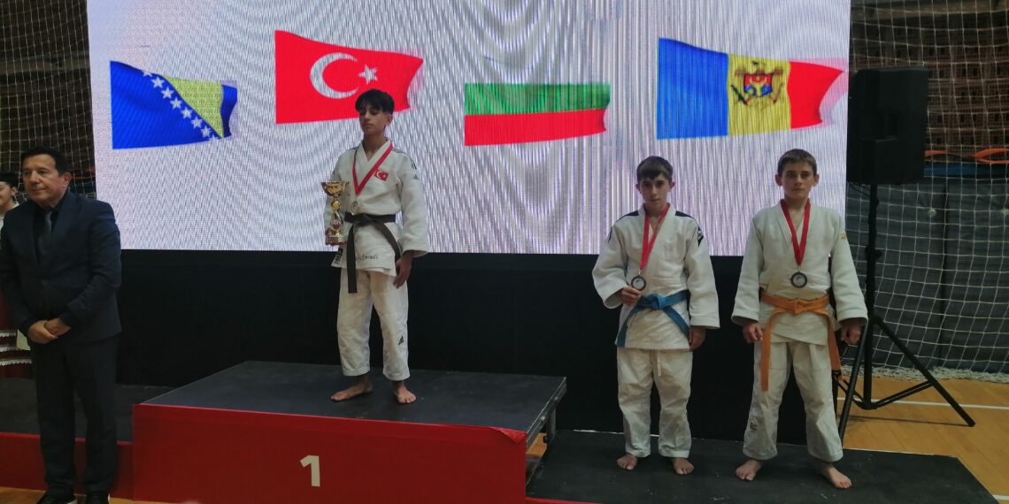 Балканският бронз по джудо е за Иво Тодоров