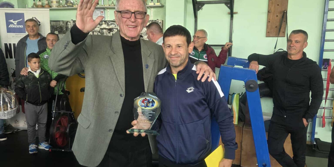 Една легенда на 80! Досьо Досев празнува в своя втори дом – клубът по самбо и джудо