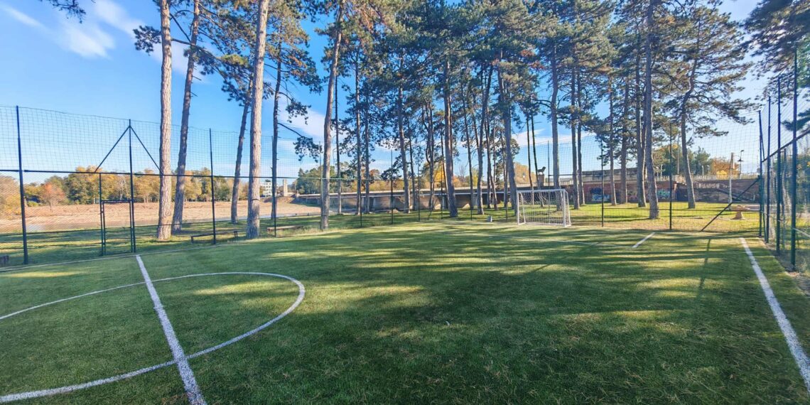 Многофункционалното игрище в “Борова гора” е с подменена настилка
