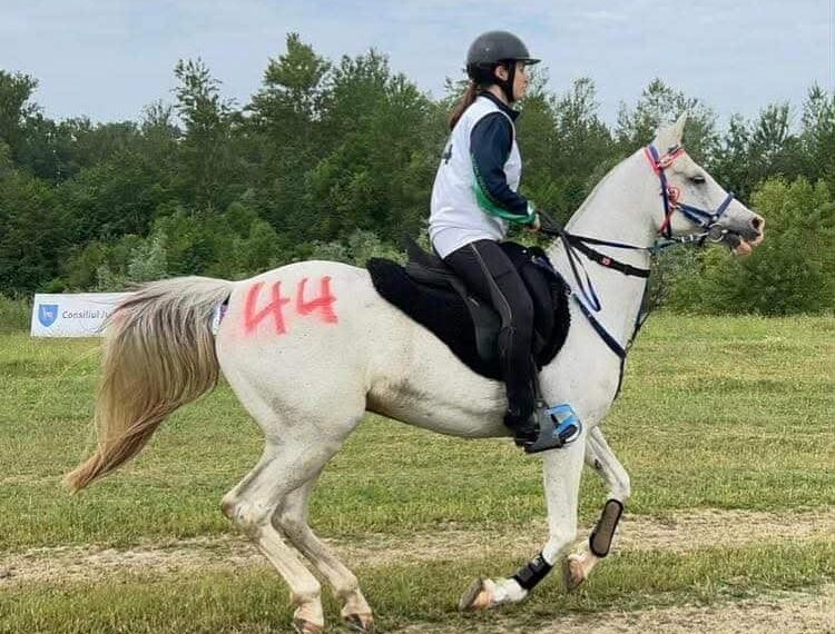 Наша амазонка – трета на Балканите за млади ездачи