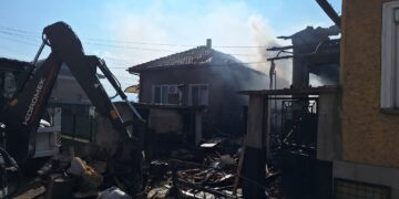 Пожар на ул. “Младост” в Севлиево остави без дом възрастен мъж