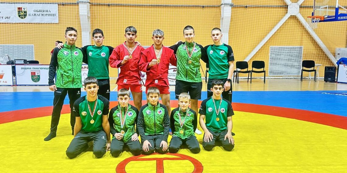 Седем медала и отборно трето място за самбистите
