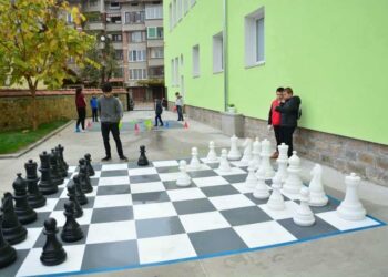 “Да играем шах на открито” по проект в Детски комплекс