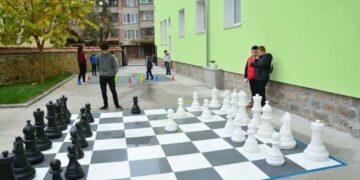 “Да играем шах на открито” по проект в Детски комплекс