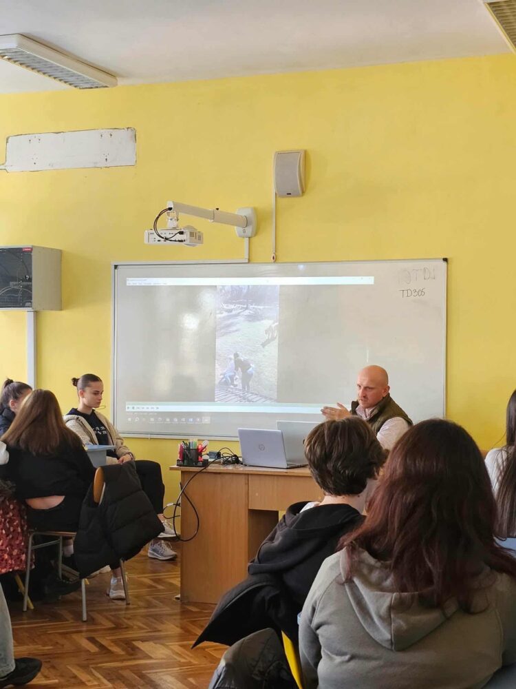 Гимназията се появи на интерактивната световна карта