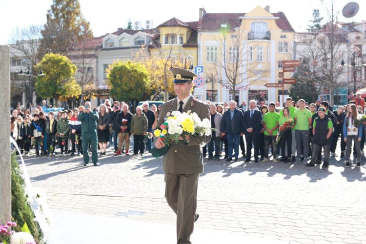 Паметник на ген. Стефан Нерезов откриха в Севлиево