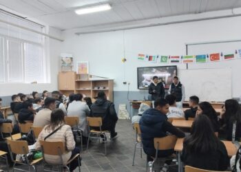 Ученици с ученици говорят за ранните бракове