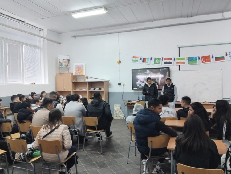 Ученици с ученици говорят за ранните бракове