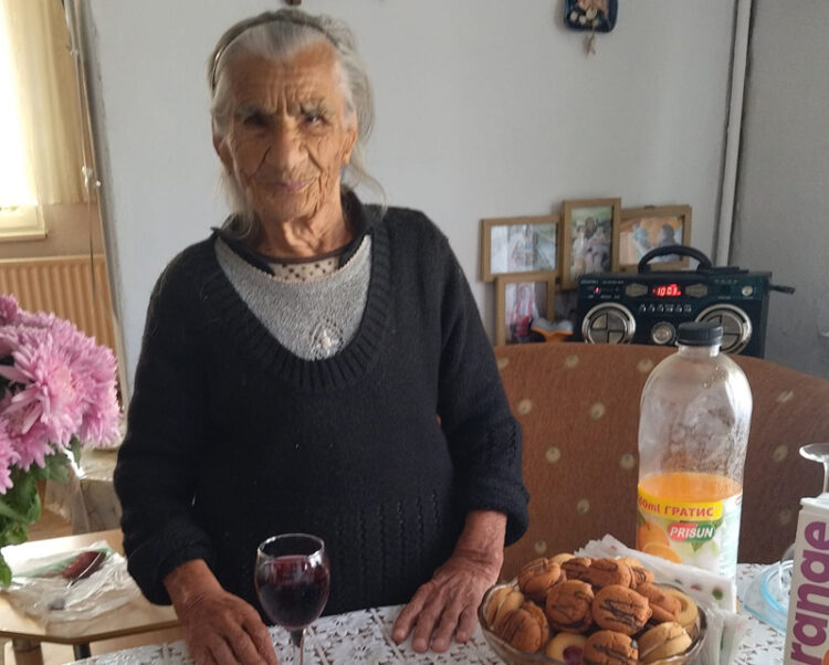 На 102 години стана вчера Иванка Рачева от Градище