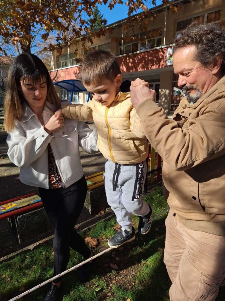 Малчугани от Севлиево се запознаха с растенията в час по горска педагогика