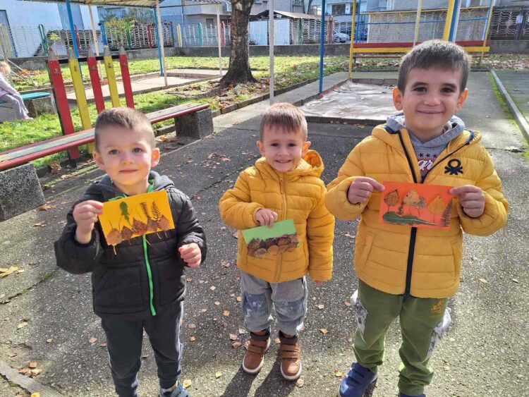 Малчугани от Севлиево се запознаха с растенията в час по горска педагогика