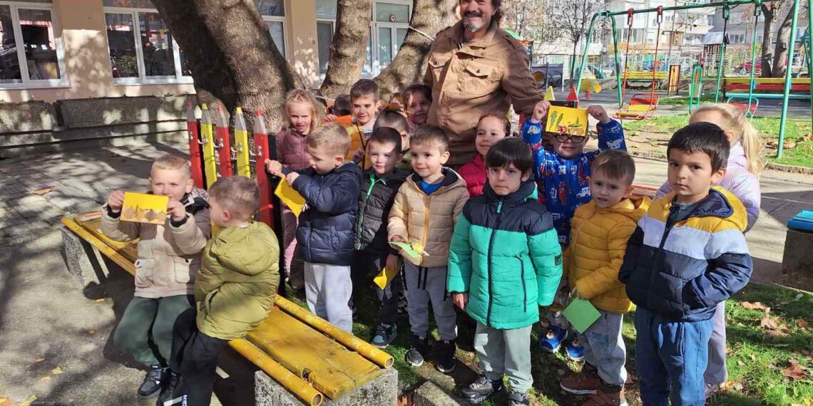 Малчугани от Севлиево се запознаха с растенията в час по горска педагогика