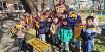 Малчугани от Севлиево се запознаха с растенията в час по горска педагогика