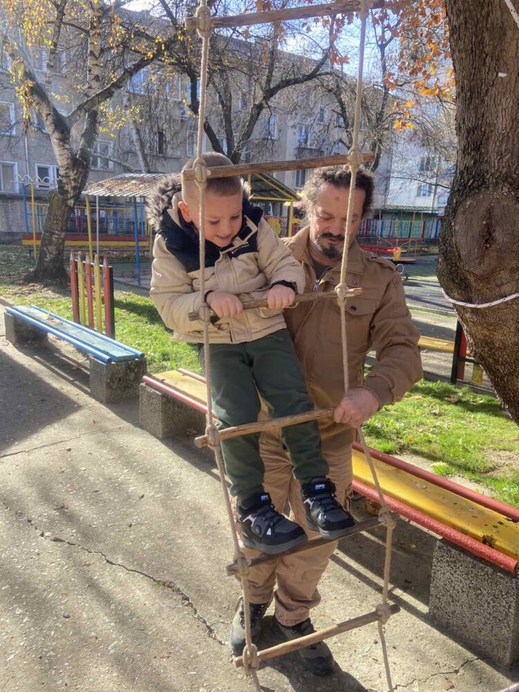 Малчугани от Севлиево се запознаха с растенията в час по горска педагогика