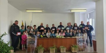Деца гостуваха на полицаи