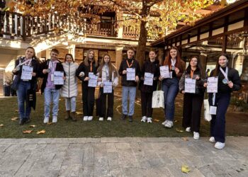 Учениците от СУ “Васил Левски” се завръщат от град Девин с много награди и нови знания