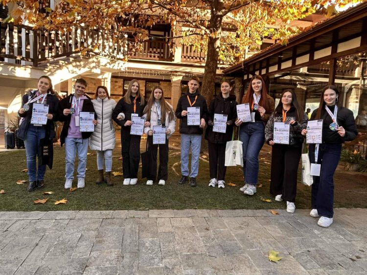 Учениците от СУ “Васил Левски” се завръщат от град Девин с много награди и нови знания