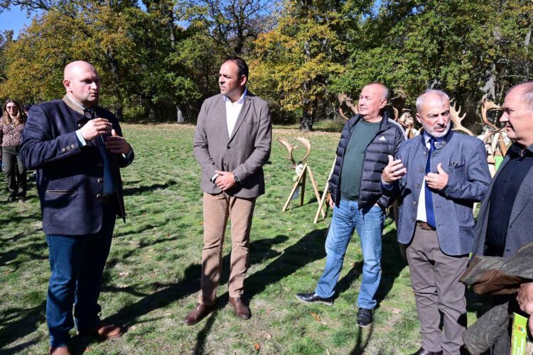 Популациите на благороден елен и елен лопатар в България са стабилни и се увеличават