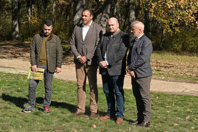 Популациите на благороден елен и елен лопатар в България са стабилни и се увеличават